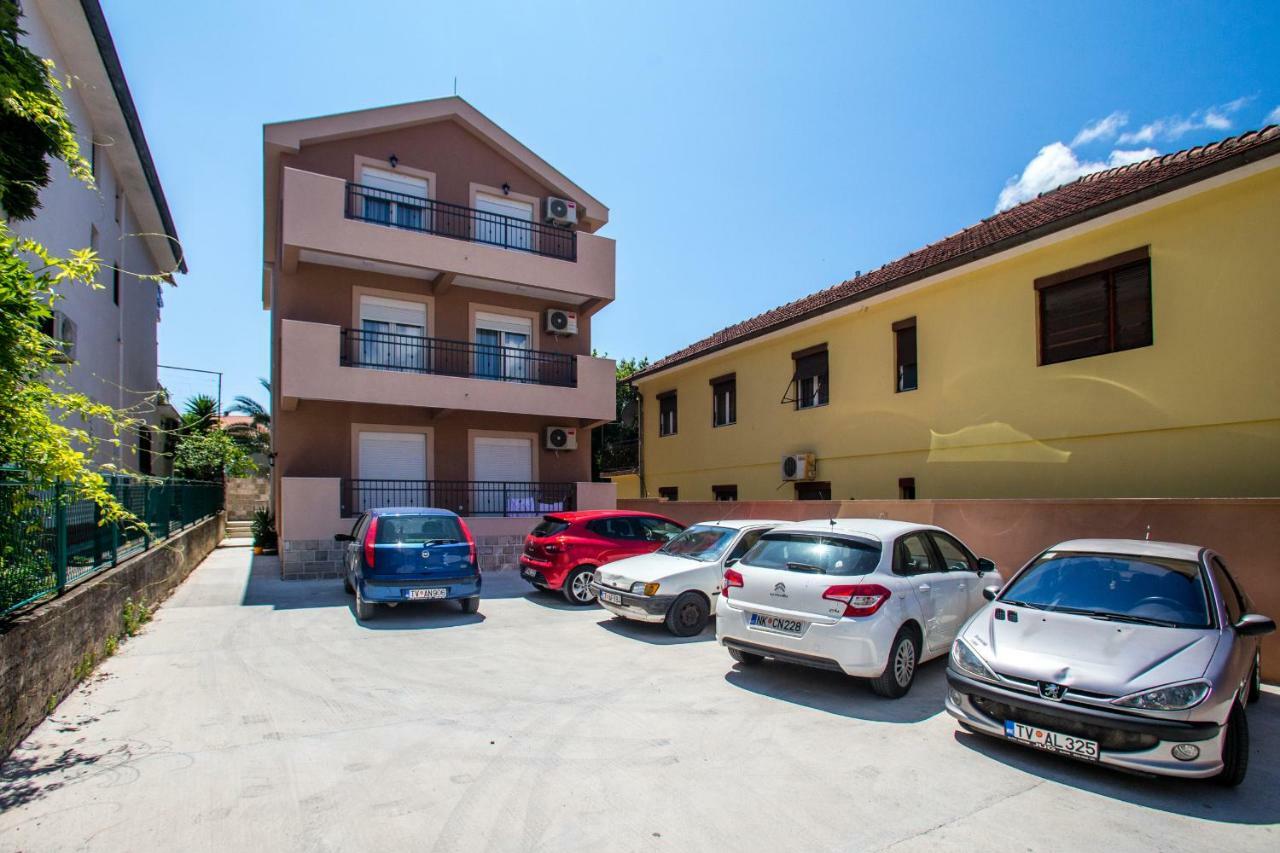 Fort City Apartments Тиват Екстериор снимка